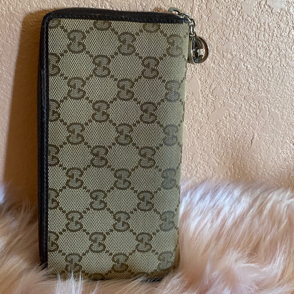Authentic Gucci Wallet in canvas